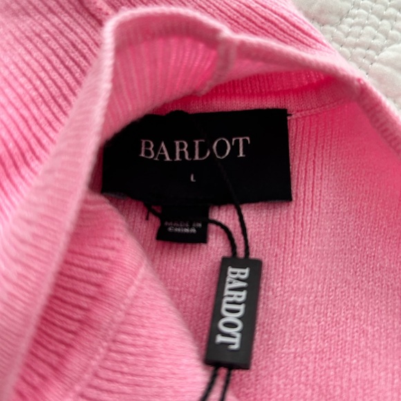 Asymmetric Knit Turtleneck - Picture 4 of 7